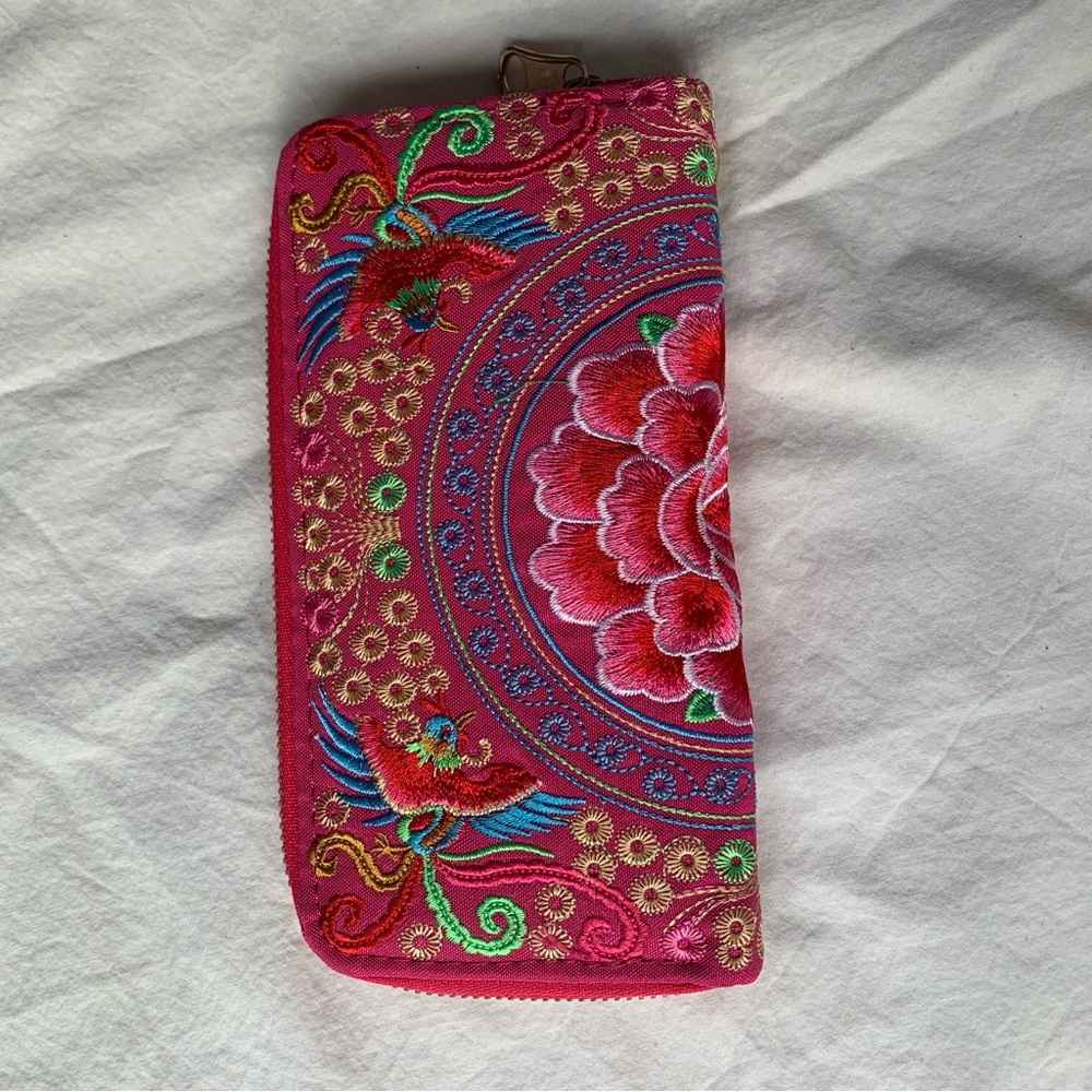 Embroidered Oriental Clasp Pink Wallet